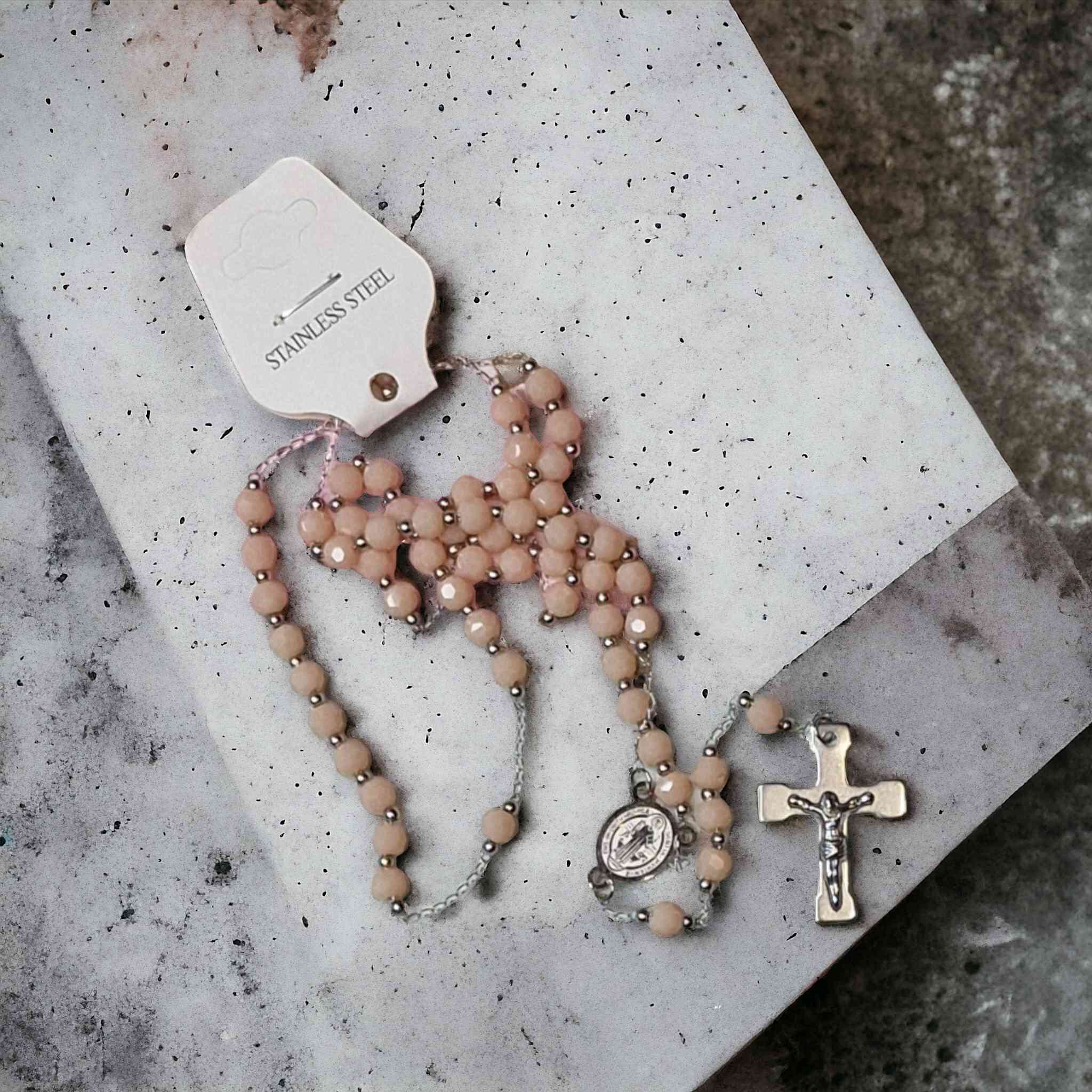 Ruženec z chirurgickej ocele pudrovo ružový